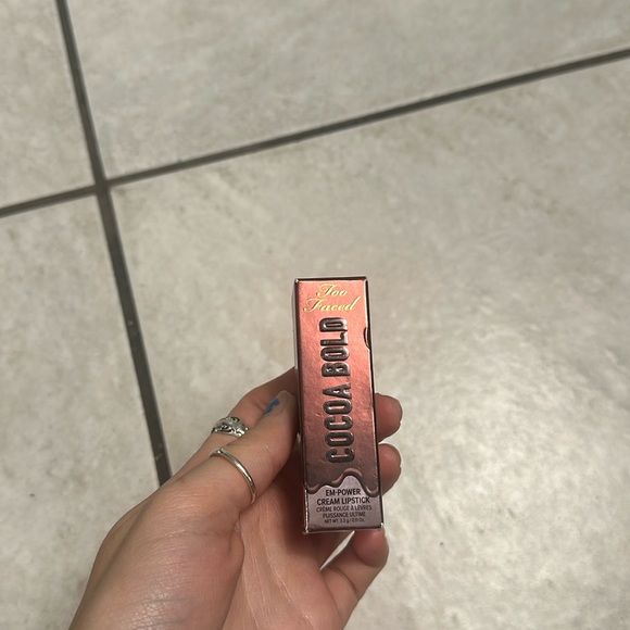 NEW Too Faced Cocoa Bold Lipstick EM-Power Cream Lipstick Buttercream - Picture 2 of 10